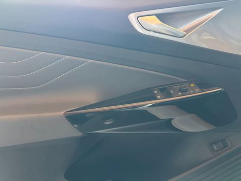 Used 2023 Volkswagen ID.4 Pro S image 12