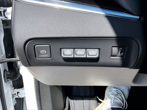 Used 2023 Buick Enclave Avenir w/ Trailering Package, 5000 lbs. AWD/4WD image 33