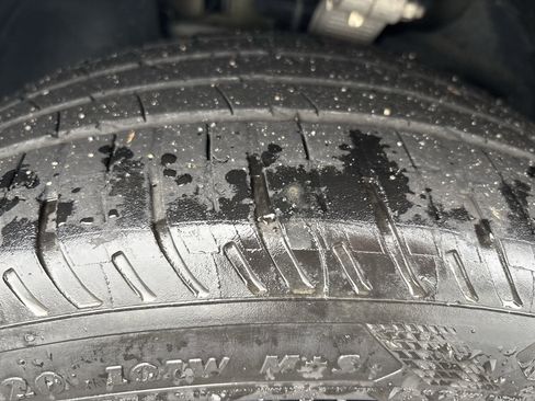 Used 2022 Tesla Model Y Long Range image 30