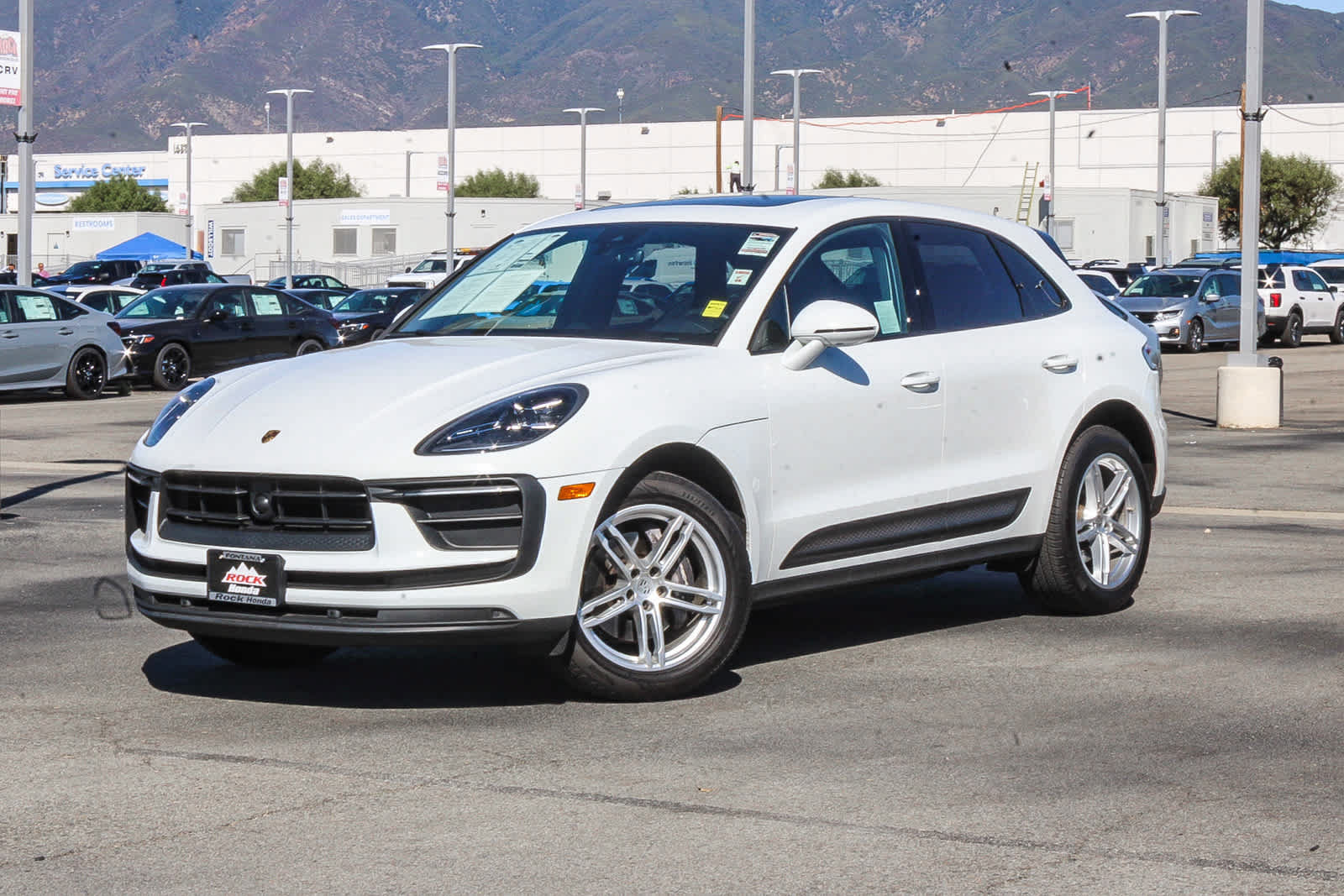 Used 2024 Porsche Macan AWD/4WD image 1
