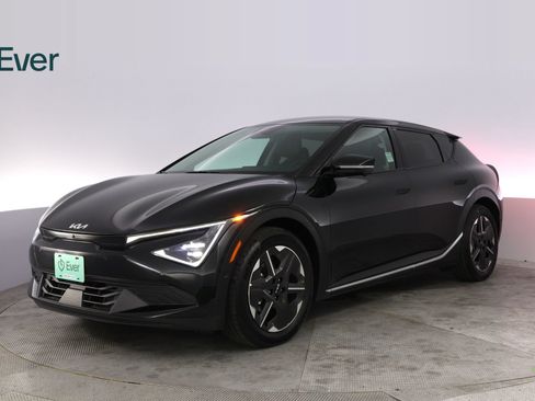 Used 2025 Kia EV6 Light w/ Light LR Technology Package RWD image 2