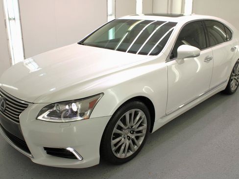 Used 2017 Lexus LS 460 w/ Comfort Package RWD image 5