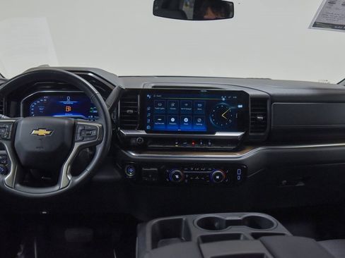 Used 2024 Chevrolet Silverado 2500 LT w/ Convenience Package image 30