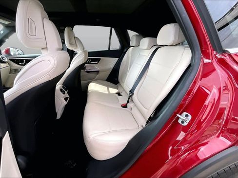 Used 2025 Mercedes-Benz GLC 350e 4MATIC image 21