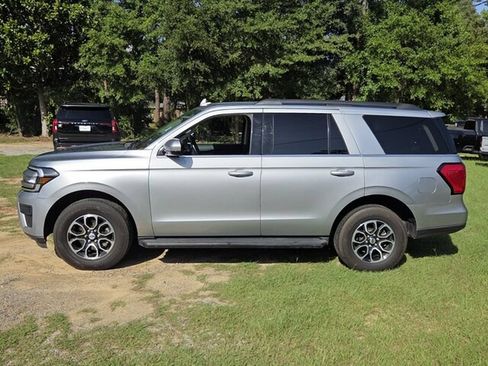 Used 2024 Ford Expedition XLT AWD/4WD image 5