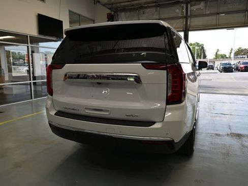 Used 2022 GMC Yukon XL SLT w/ SLT Premium Package AWD/4WD image 6
