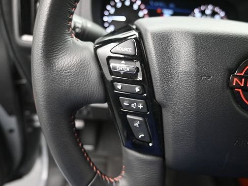 Used 2025 Nissan Frontier PRO-4X AWD/4WD image 10