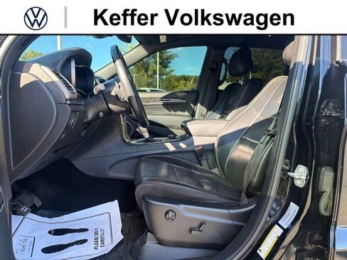 Used 2017 Jeep Grand Cherokee Overland w/ Jeep Active Safety Group AWD/4WD image 12