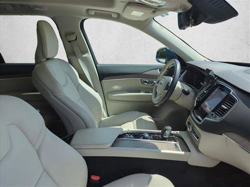 Used 2024 Volvo XC90 B5 Plus AWD/4WD image 23