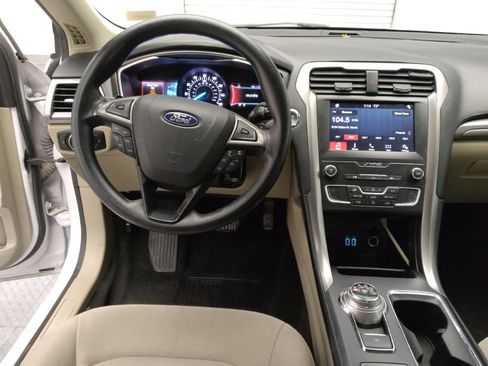 Used 2019 Ford Fusion SE image 22