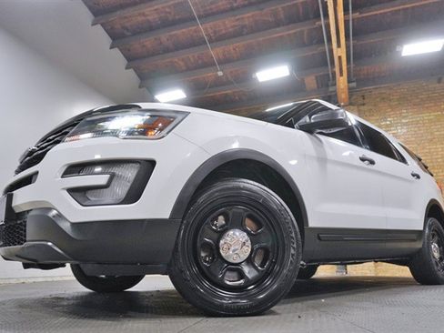 Used 2017 Ford Explorer 4WD Police Interceptor image 3