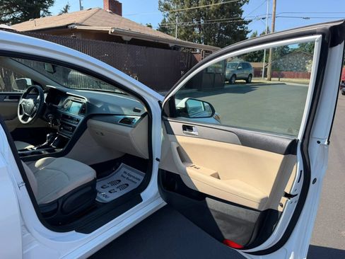 Used 2016 Hyundai Sonata SE w/ Cargo Package FWD image 14
