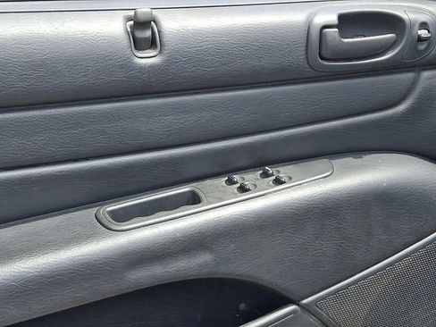 Used 2005 Chrysler Sebring GTC FWD image 20