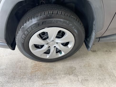 Used 2024 Toyota RAV4 LE AWD/4WD image 10