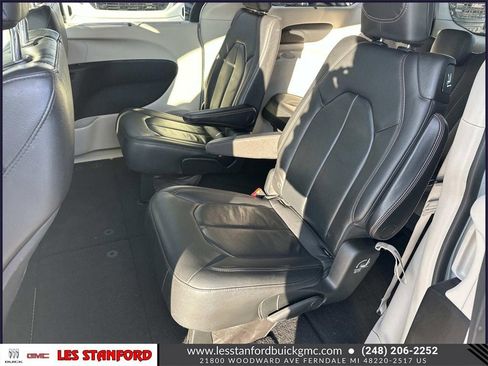 Used 2018 Chrysler Pacifica Touring-L image 13