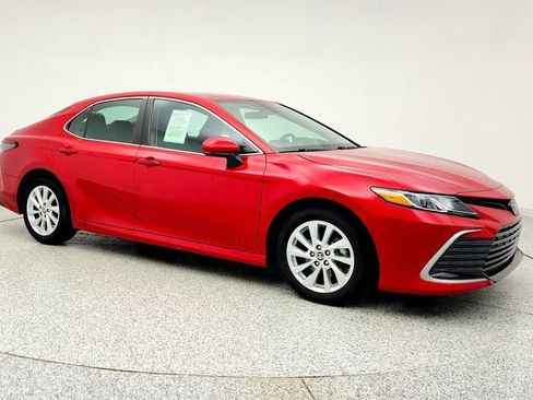 Used 2023 Toyota Camry LE image 3