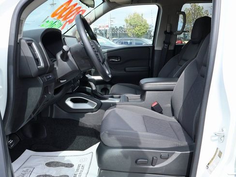 Certified 2025 Nissan Frontier SV image 7