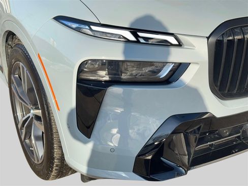 Certified 2026 BMW X7 xDrive40i w/ M Sport Package image 9