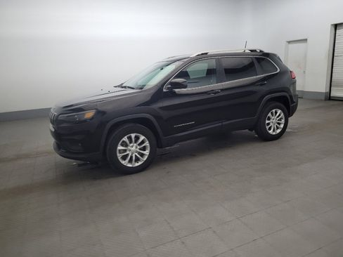 Used 2019 Jeep Cherokee Latitude w/ Cold Weather Group image 2