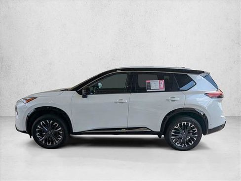 Used 2025 Nissan Rogue Platinum FWD image 8
