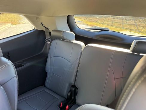 Used 2019 Buick Enclave Essence image 27