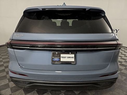 Used 2025 Lincoln Nautilus Premier w/ Equipment Group 102A image 5