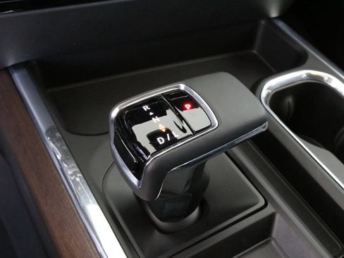 Used 2023 Chevrolet Silverado 1500 High Country w/ High Country Premium Package AWD/4WD image 19