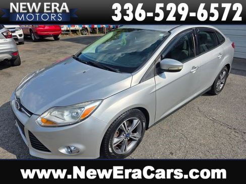 Used 2014 Ford Focus SE w/ SE Sport Package FWD image 1