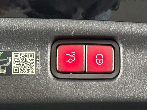 Used 2025 Mercedes-Benz C 300 Sedan image 21