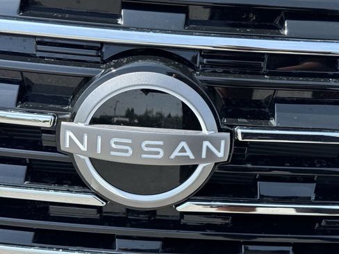 Used 2025 Nissan Rogue SV w/ SV Premium Package FWD image 12