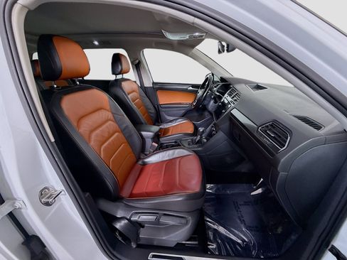Used 2018 Volkswagen Tiguan SEL Premium image 29