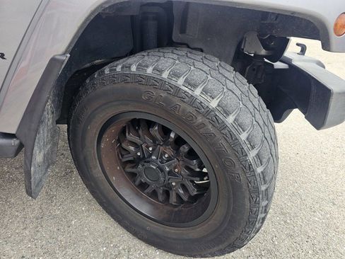 Used 2014 Jeep Wrangler Unlimited Sahara w/ Connectivity Group image 13