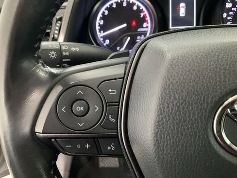 Used 2022 Toyota Camry SE image 9