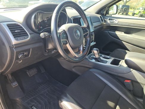 Used 2021 Jeep Grand Cherokee Laredo X image 17