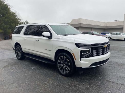 Used 2025 Chevrolet Suburban High Country image 6