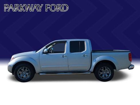 Used 2019 Nissan Frontier SL RWD image 2