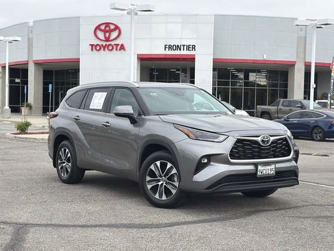 Certified 2026 Toyota Highlander XLE AWD/4WD image 1