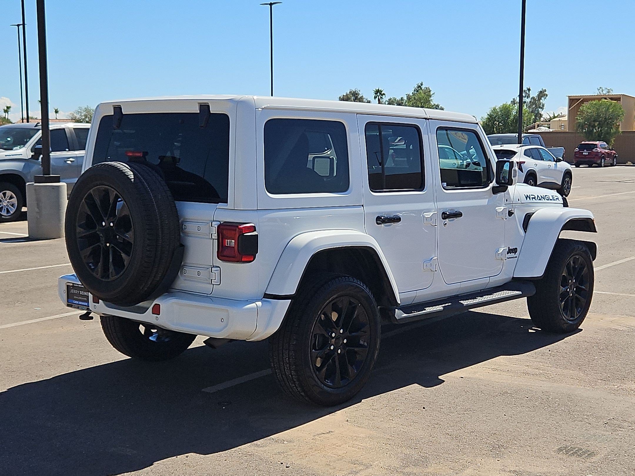 Used 2023 Jeep Wrangler Unlimited Sahara AWD/4WD image 6