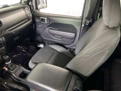 Used 2023 Jeep Gladiator Sport AWD/4WD image 21