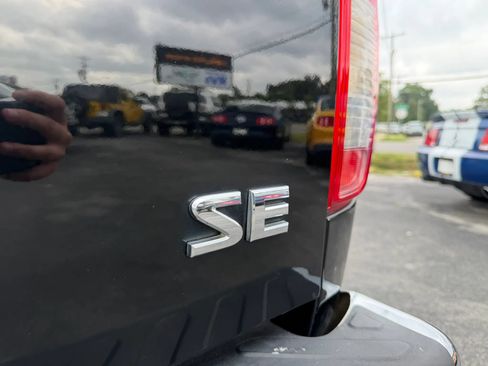 Used 2009 Nissan Frontier SE w/ SE Value Truck Pkg RWD image 9