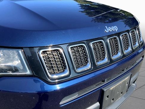 Used 2018 Jeep Compass Latitude AWD/4WD image 30