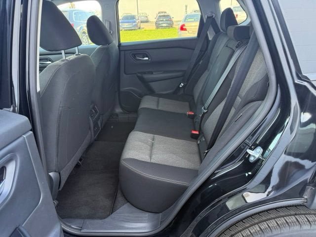 Used 2025 Nissan Rogue SV FWD image 20