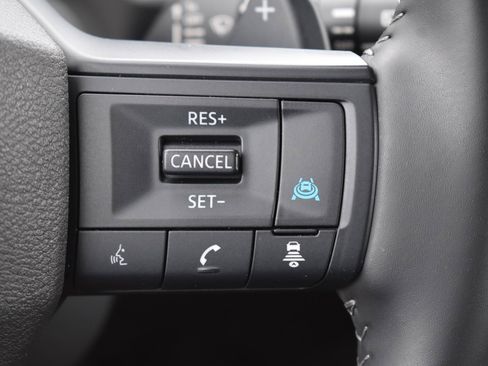 Used 2025 Nissan Rogue SV AWD/4WD image 8