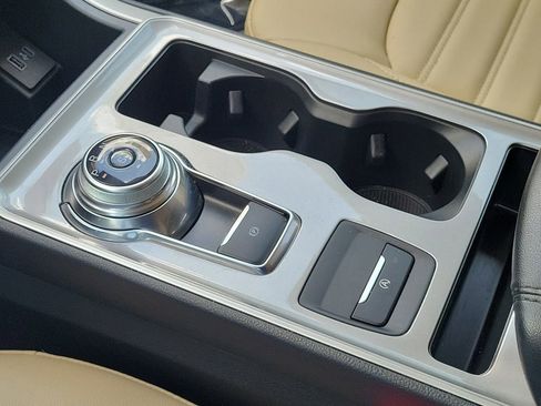 Certified 2024 Ford Edge SEL image 32