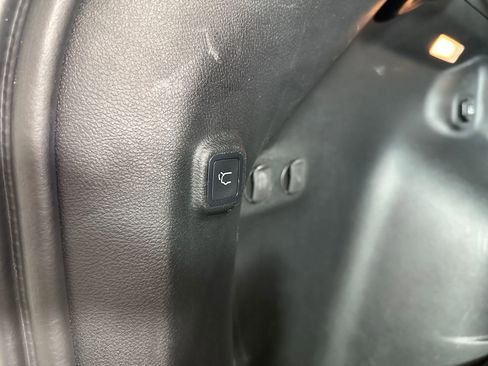 Used 2023 Jeep Cherokee Altitude Lux image 44