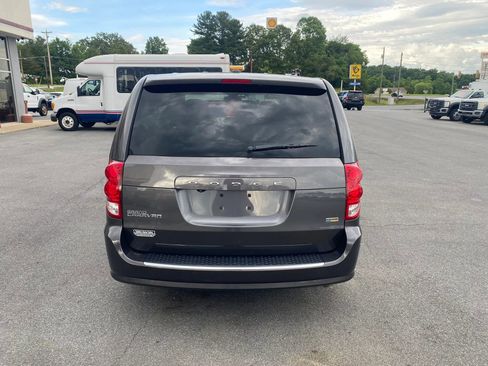 Used 2018 Dodge Grand Caravan SE w/ UConnect Hands-Free Group FWD image 6