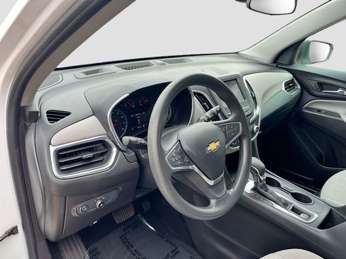 Used 2022 Chevrolet Equinox LS AWD/4WD image 9
