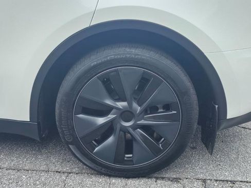 Used 2024 Tesla Model Y Long Range image 17