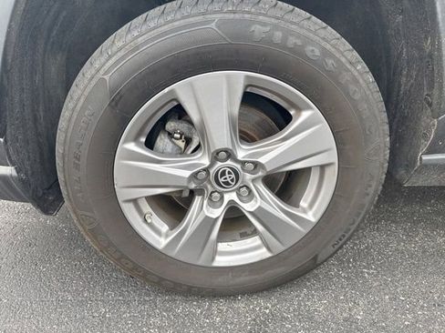 Used 2022 Toyota RAV4 LE AWD/4WD image 9