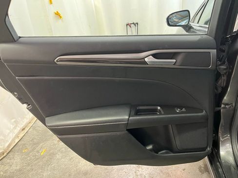 Used 2017 Ford Fusion SE w/ Fusion SE Technology Package image 22